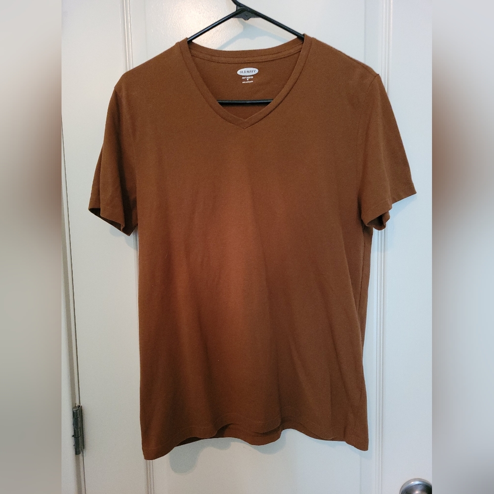 Men's Old Navy camel colored short sleeved V neck shirt, soft wash